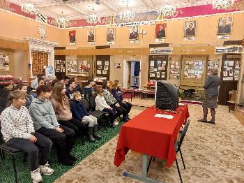 В музее истории АО «Златмаш» во Дворце культуры «Победа» прошло несколько экскурсий для юных златоустовцев